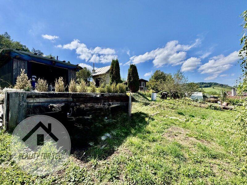 Prodej zahrádky o výměře 400 m2 v poslední linii zahrádkářské osady Treperka v Semilech