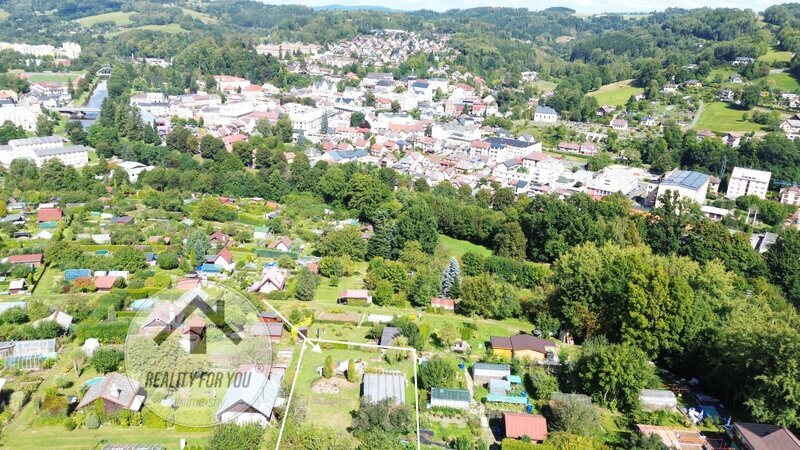 Prodej zahrádky o výměře 400 m2 v poslední linii zahrádkářské osady Treperka v Semilech