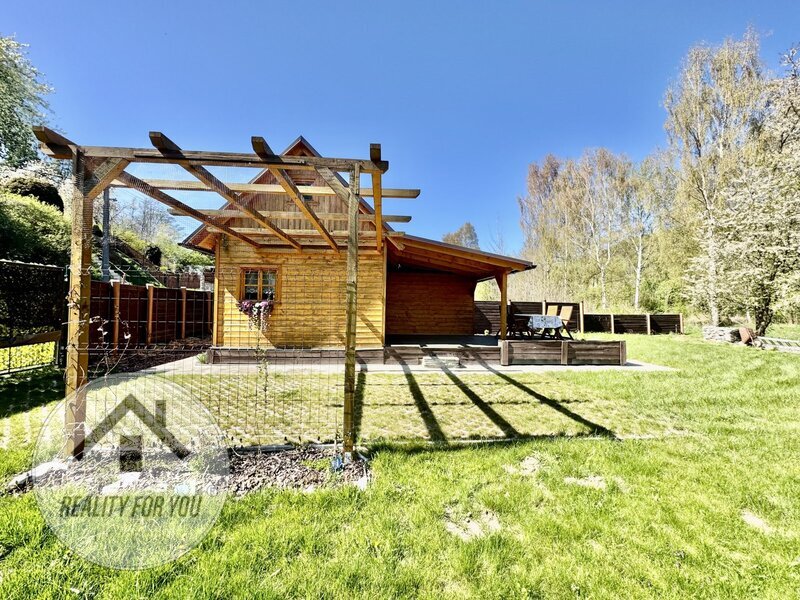 Novostavba dřevěné chatky se zahradou v TOP lokalitě - Noviny pod Ralskem