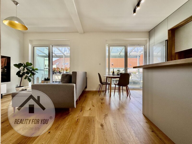 Moderní a nadčasový byt 2+kk s krásnými terasami, ul. U Balabenky - Praha 8