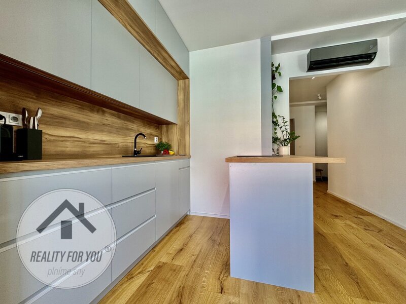 Moderní a nadčasový byt 2+kk s krásnými terasami, ul. U Balabenky - Praha 8