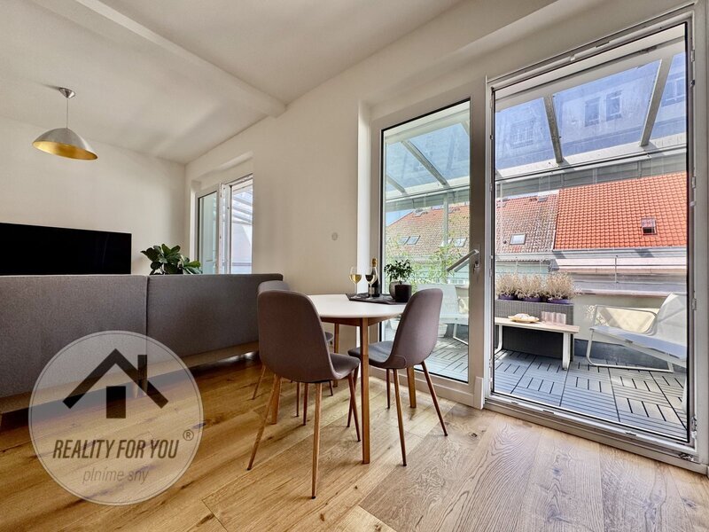 Moderní a nadčasový byt 2+kk s krásnými terasami, ul. U Balabenky - Praha 8