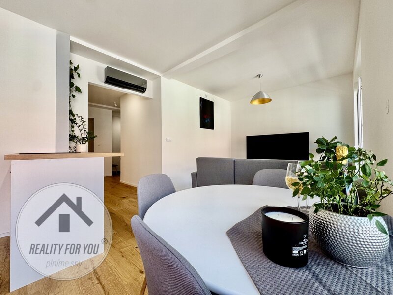 Moderní a nadčasový byt 2+kk s krásnými terasami, ul. U Balabenky - Praha 8