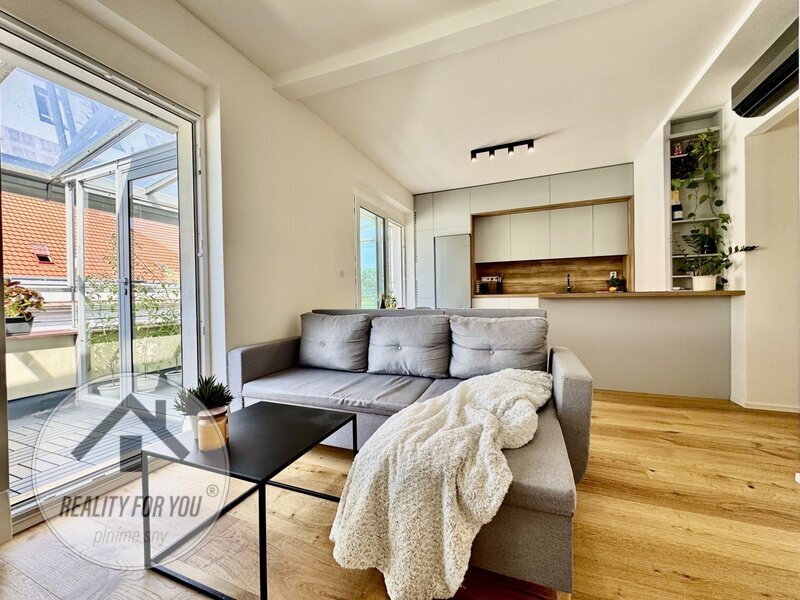 Moderní a nadčasový byt 2+kk s krásnými terasami, ul. U Balabenky - Praha 8