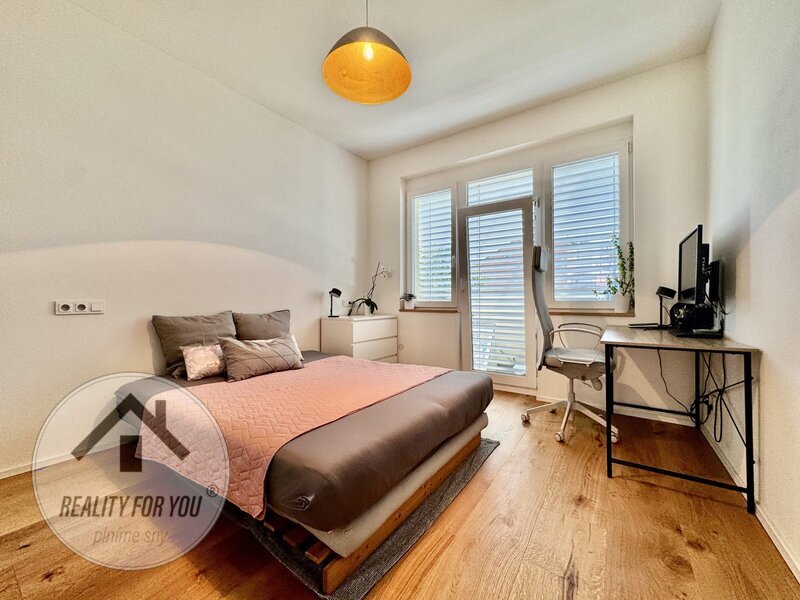 Moderní a nadčasový byt 2+kk s krásnými terasami, ul. U Balabenky - Praha 8