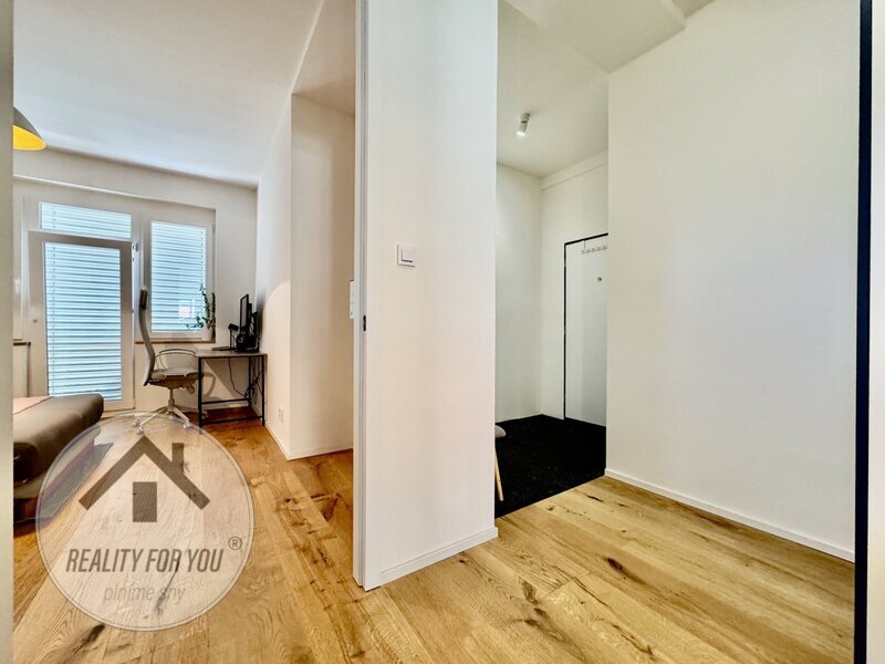 Moderní a nadčasový byt 2+kk s krásnými terasami, ul. U Balabenky - Praha 8