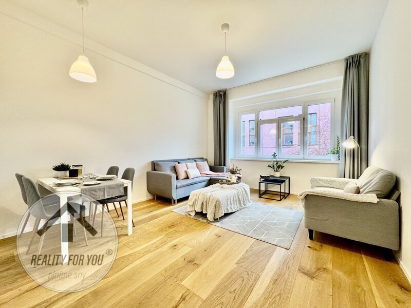 Pronájem bytu 2+kk po kompletní rekonstrukci ul. U Balabenky, Praha 8