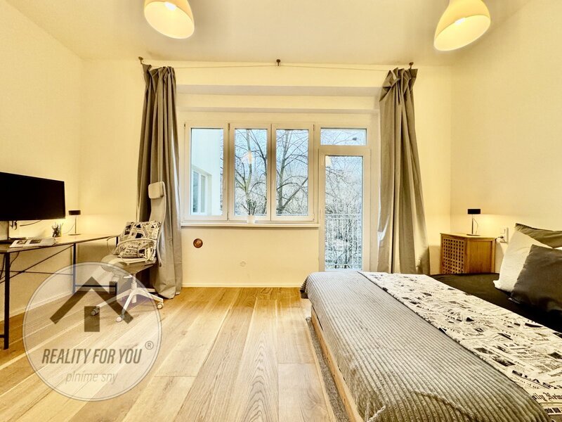 Pronájem bytu 2+kk po kompletní rekonstrukci ul. U Balabenky, Praha 8
