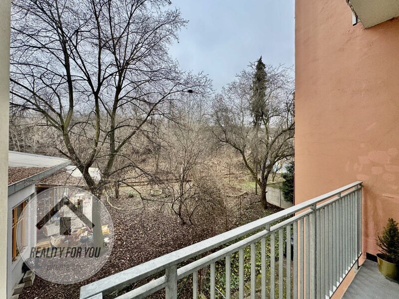 Pronájem bytu 2+kk po kompletní rekonstrukci ul. U Balabenky, Praha 8