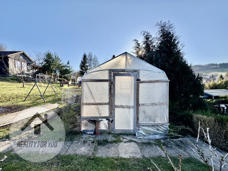 Prodej krásné zahrádky v Semilech - osada Trenérka