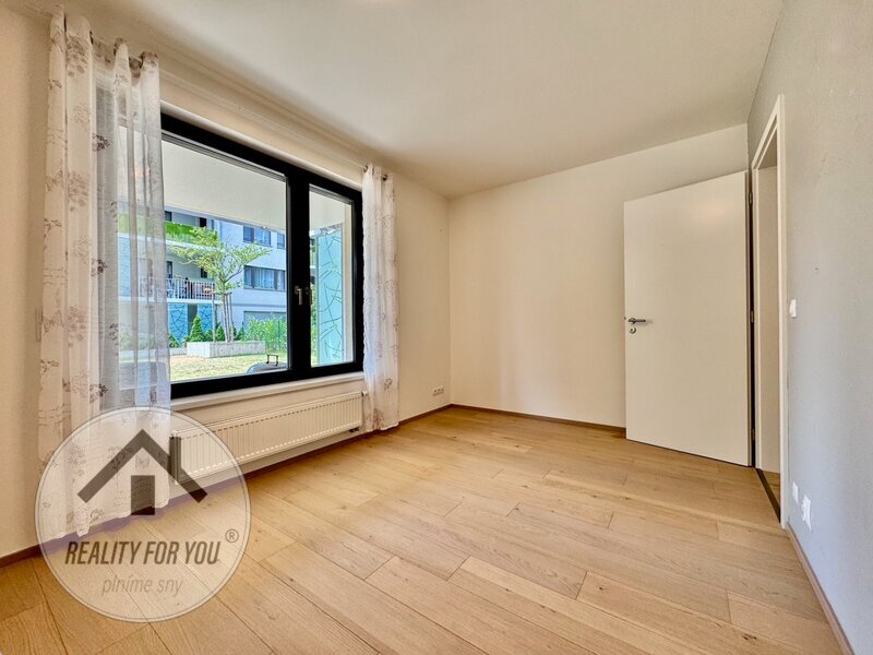 Moderní a vzdušný byt 3+kk s velkou zahrádkou Praha - Dolní Chabry