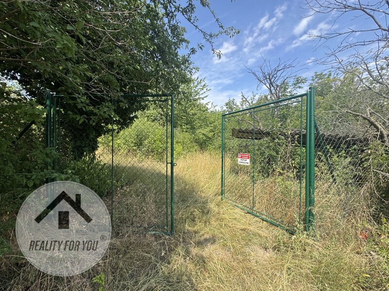 Pronájem velké zahrady v Praze – Troji - 1 000 m² | Jedinečný pozemek s velkým potenciálem