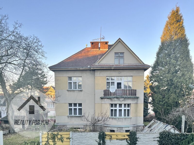 Prodej prvorepublikové vily 260 m2 se zahradou 598m2, Kostelec nad Černými lesy, Praha - východ