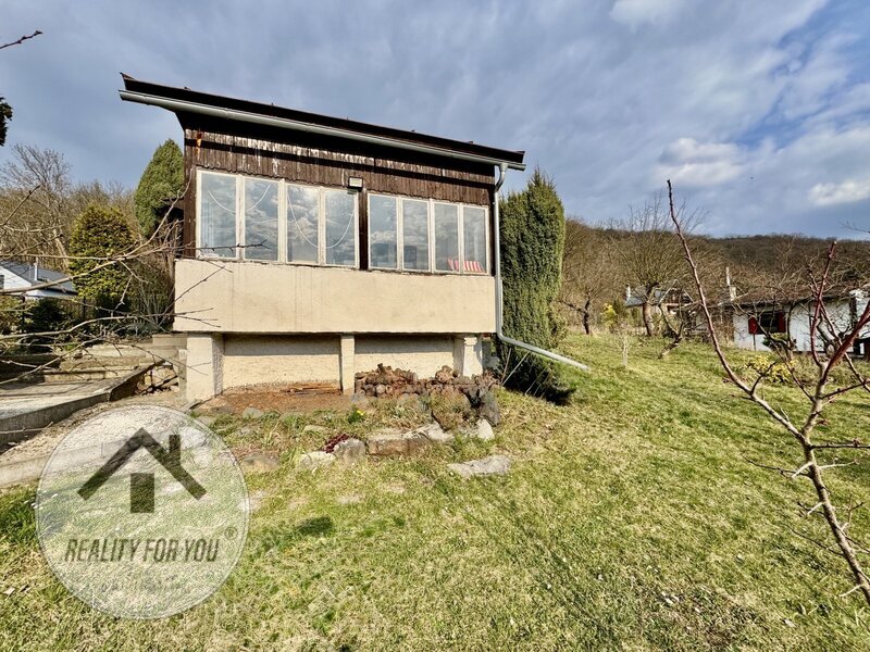 Prodej zděné chatky s velkým pozemkem v Ústí nad Labem - Střekově