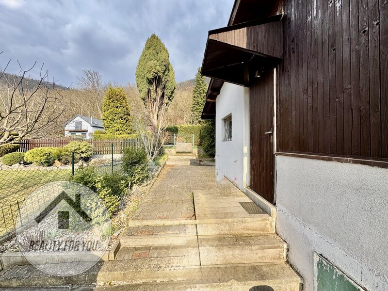 Prodej zděné chatky s velkým pozemkem v Ústí nad Labem - Střekově