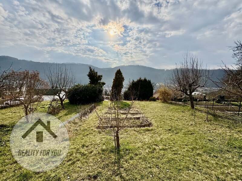 Prodej zděné chatky s velkým pozemkem v Ústí nad Labem - Střekově