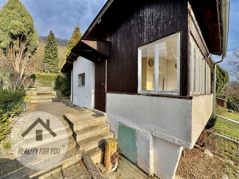 Prodej zděné chatky s velkým pozemkem v Ústí nad Labem - Střekově