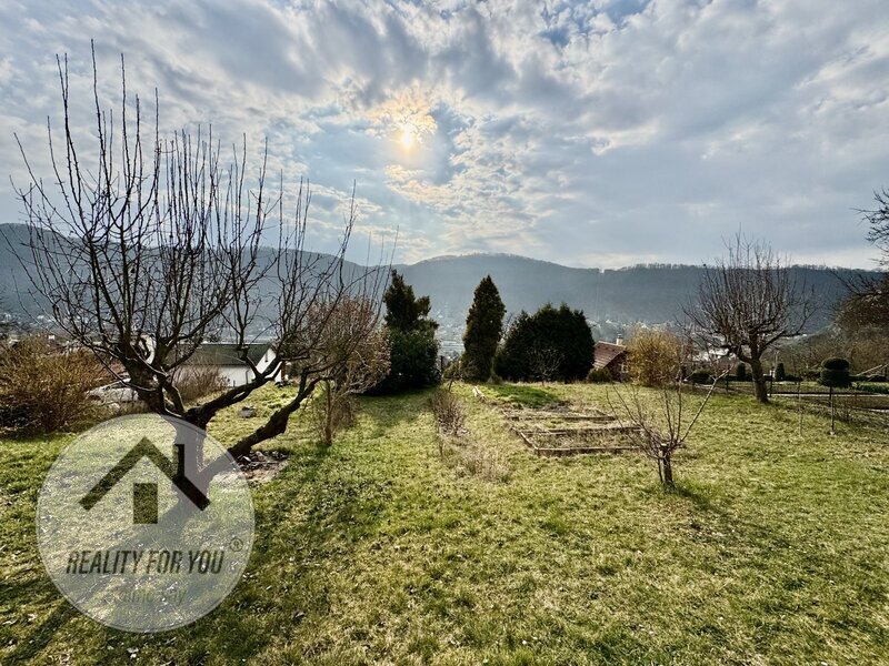 Prodej zděné chatky s velkým pozemkem v Ústí nad Labem - Střekově