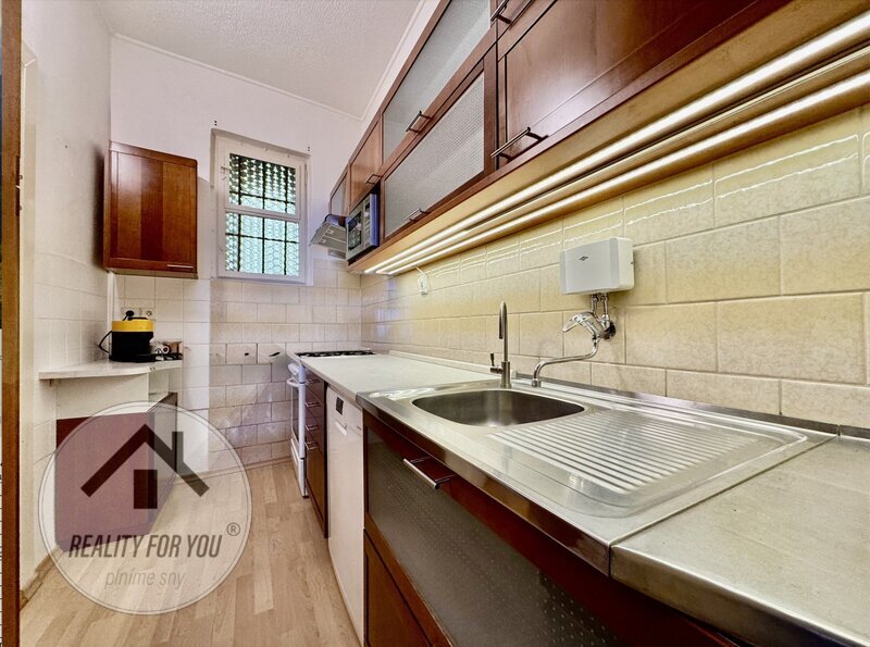 Prodej velkého bytu 3+kk v osobním vlastnictví na skvělé adrese ul. Heydukova - Praha 8