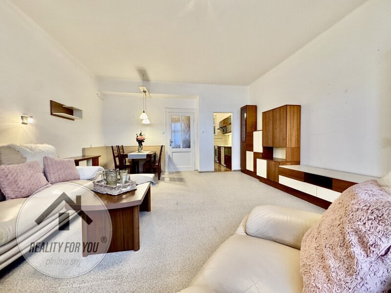 Prodej velkého bytu 3+kk v osobním vlastnictví na skvělé adrese ul. Heydukova - Praha 8