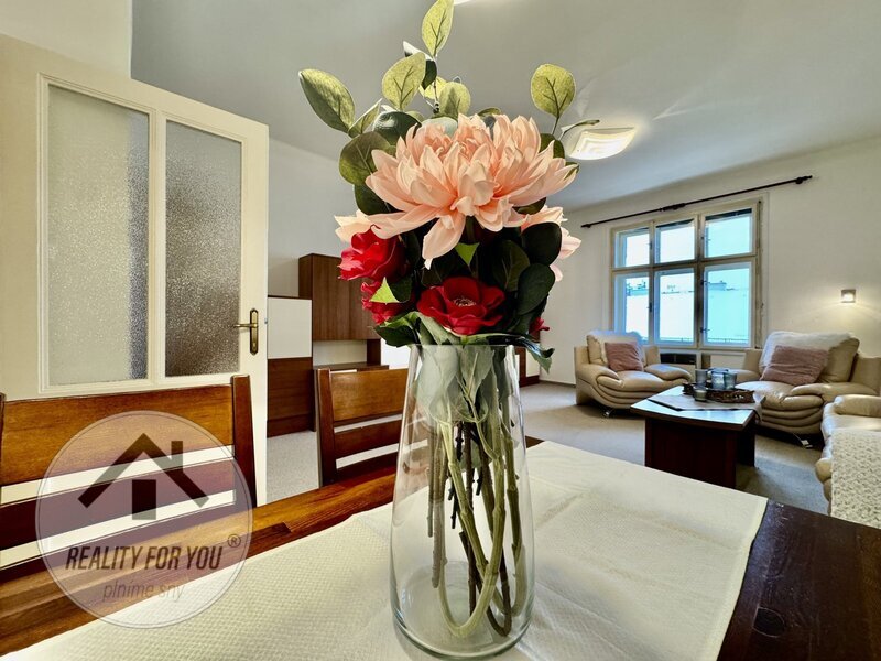 Prodej velkého bytu 3+kk v osobním vlastnictví na skvělé adrese ul. Heydukova - Praha 8