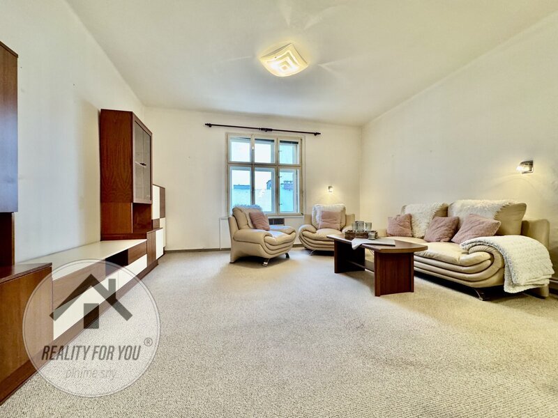 Prodej velkého bytu 3+kk v osobním vlastnictví na skvělé adrese ul. Heydukova - Praha 8