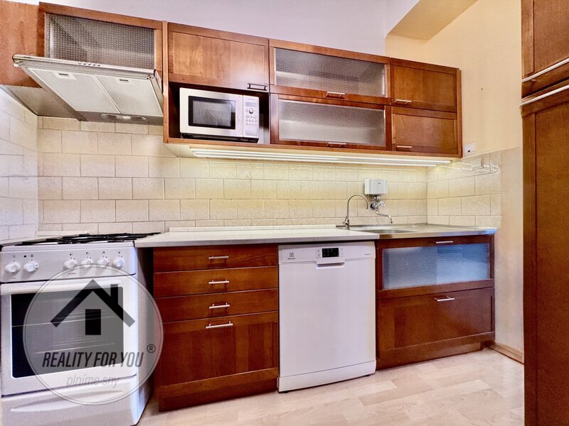 Prodej velkého bytu 3+kk v osobním vlastnictví na skvělé adrese ul. Heydukova - Praha 8