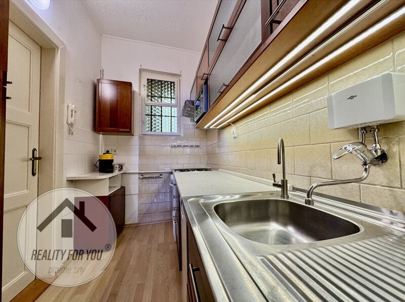 Prodej velkého bytu 3+kk v osobním vlastnictví na skvělé adrese ul. Heydukova - Praha 8