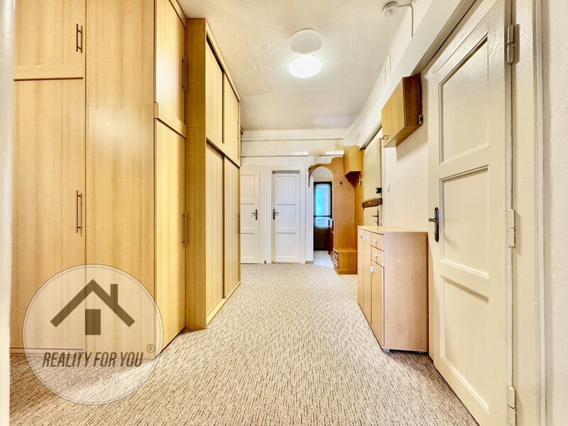 Prodej velkého bytu 3+kk v osobním vlastnictví na skvělé adrese ul. Heydukova - Praha 8