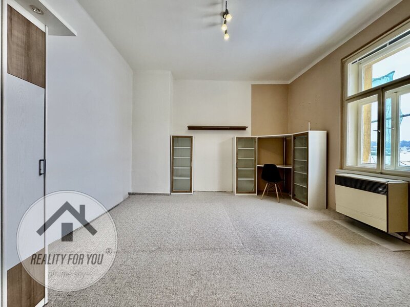 Prodej velkého bytu 3+kk v osobním vlastnictví na skvělé adrese ul. Heydukova - Praha 8