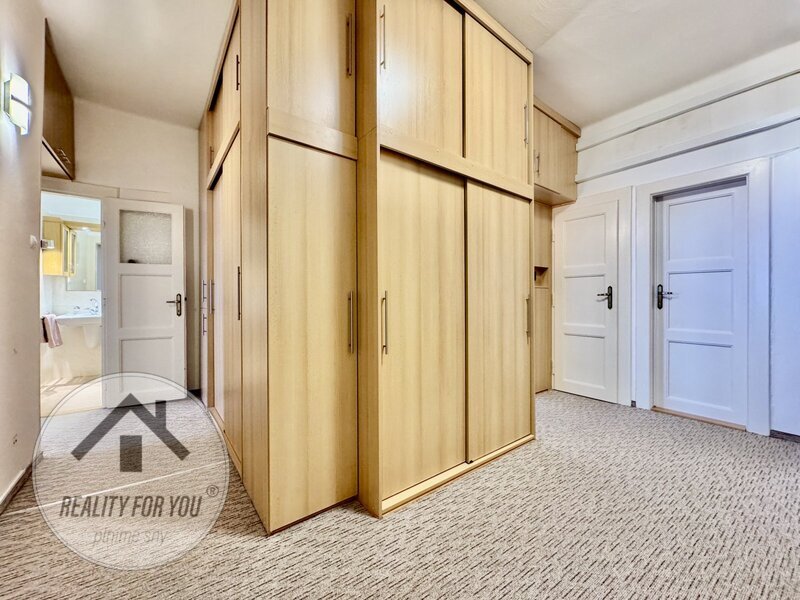 Prodej velkého bytu 3+kk v osobním vlastnictví na skvělé adrese ul. Heydukova - Praha 8