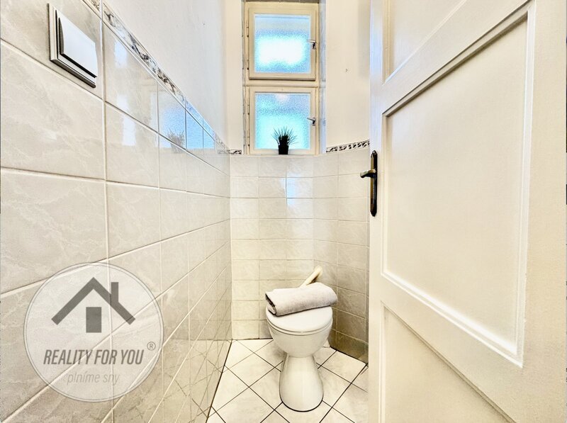 Prodej velkého bytu 3+kk v osobním vlastnictví na skvělé adrese ul. Heydukova - Praha 8