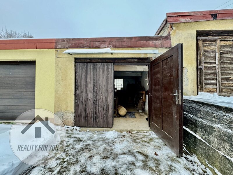 Prodej řadové garáže s velkým pozemkem v ul. 3.května - Semily