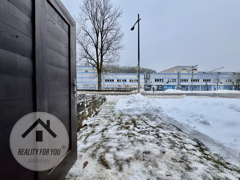 Prodej řadové garáže s velkým pozemkem v ul. 3.května - Semily