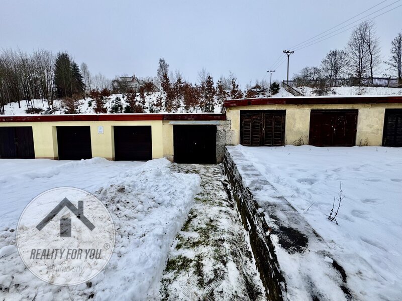 Prodej řadové garáže s velkým pozemkem v ul. 3.května - Semily