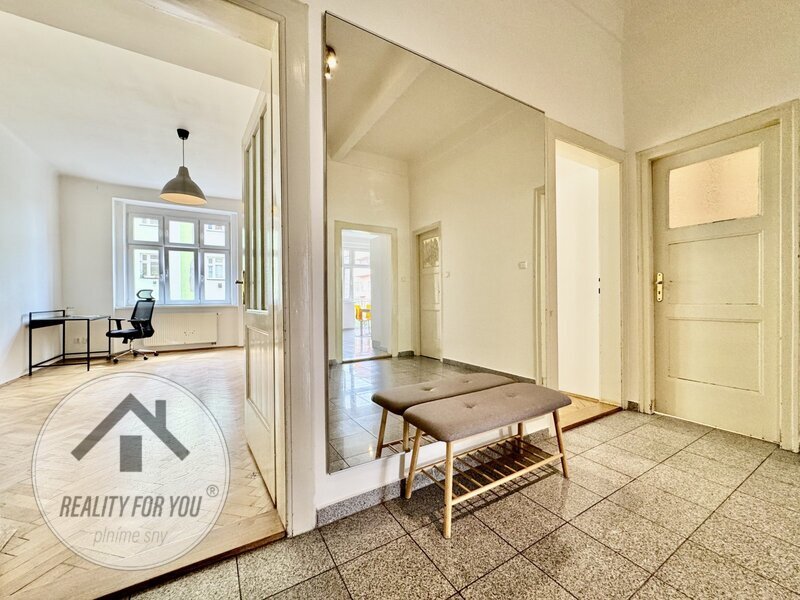 Prodej bytu 3+1 s velkorysou podlahovou plochou 125 m2, ul. Drahobejlova, Praha 9