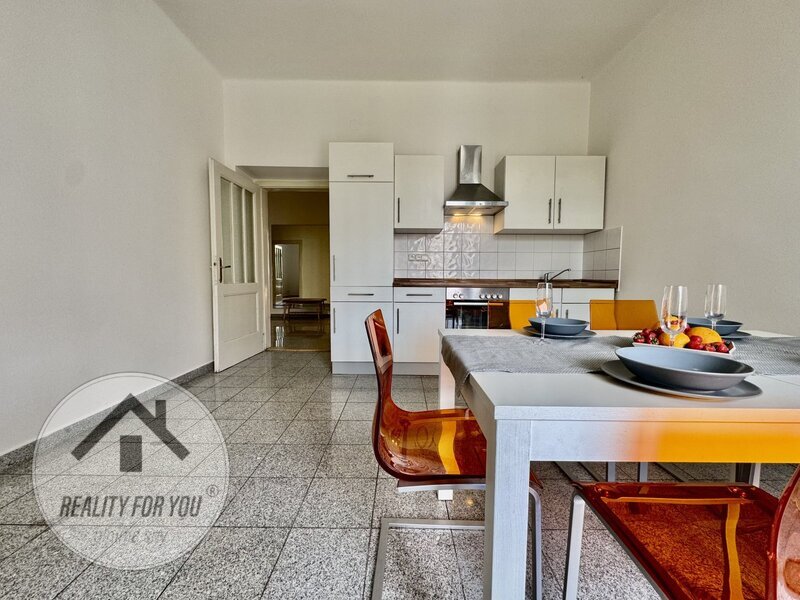 Prodej bytu 3+1 s velkorysou podlahovou plochou 125 m2, ul. Drahobejlova, Praha 9