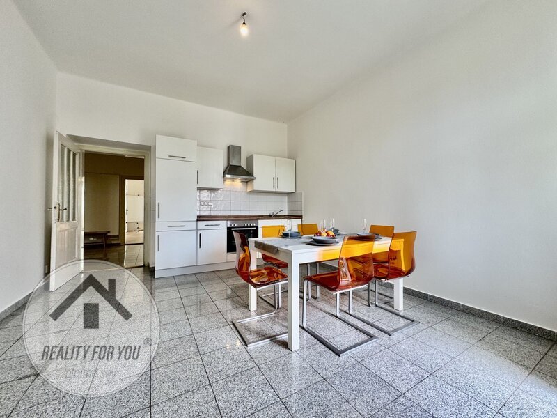 Prodej bytu 3+1 s velkorysou podlahovou plochou 125 m2, ul. Drahobejlova, Praha 9