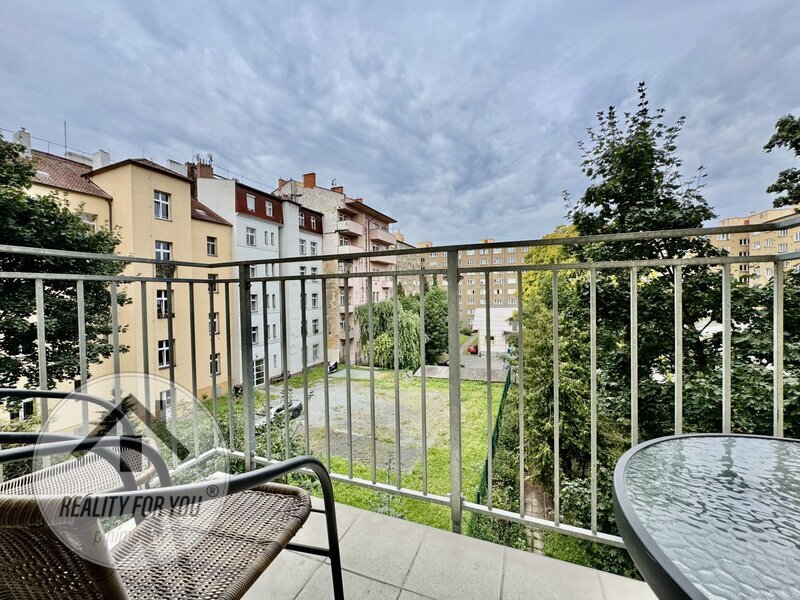 Prodej bytu 3+1 s velkorysou podlahovou plochou 125 m2, ul. Drahobejlova, Praha 9