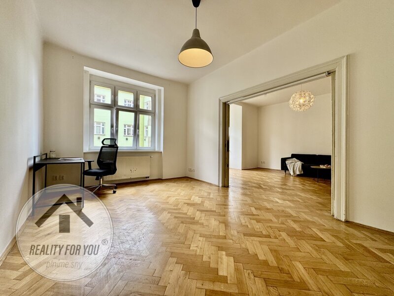 Prodej bytu 3+1 s velkorysou podlahovou plochou 125 m2, ul. Drahobejlova, Praha 9