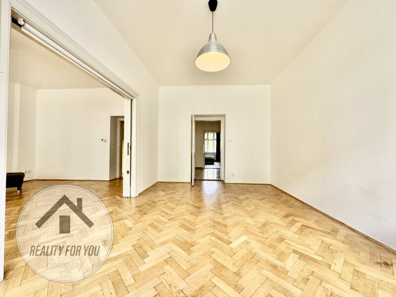 Prodej bytu 3+1 s velkorysou podlahovou plochou 125 m2, ul. Drahobejlova, Praha 9
