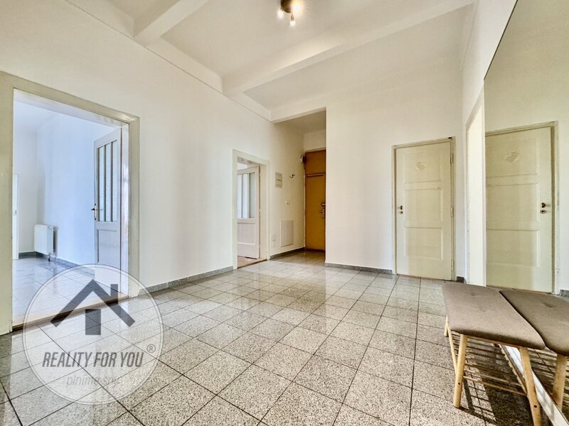 Prodej bytu 3+1 s velkorysou podlahovou plochou 125 m2, ul. Drahobejlova, Praha 9