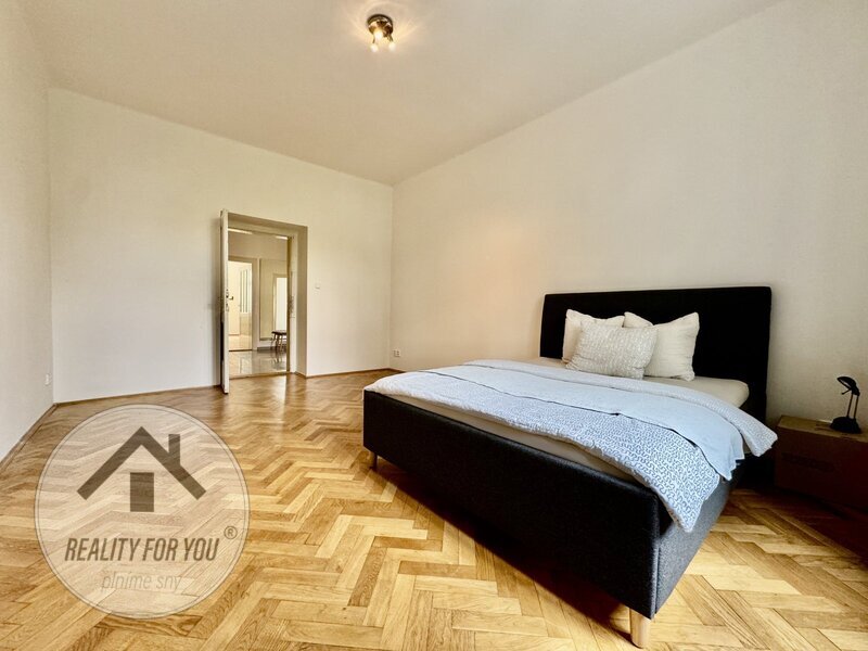 Prodej bytu 3+1 s velkorysou podlahovou plochou 125 m2, ul. Drahobejlova, Praha 9