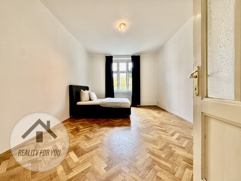 Prodej bytu 3+1 s velkorysou podlahovou plochou 125 m2, ul. Drahobejlova, Praha 9