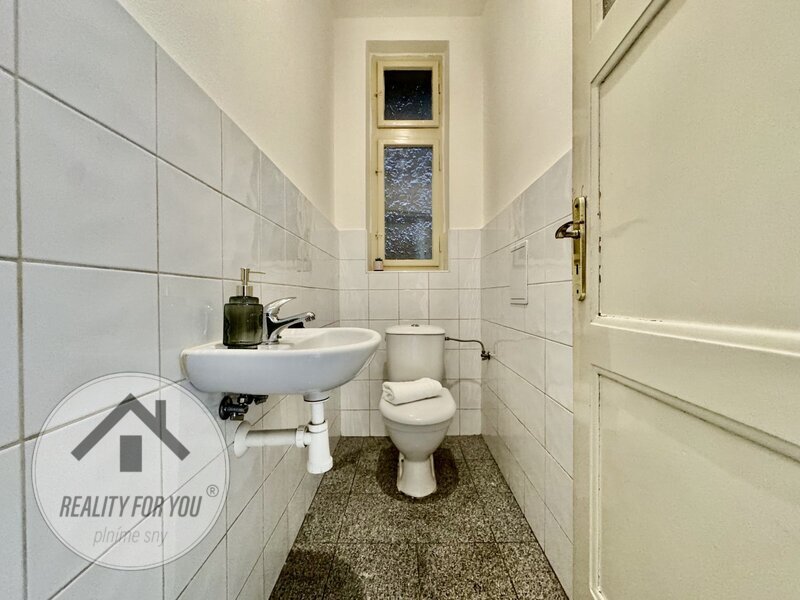 Prodej bytu 3+1 s velkorysou podlahovou plochou 125 m2, ul. Drahobejlova, Praha 9