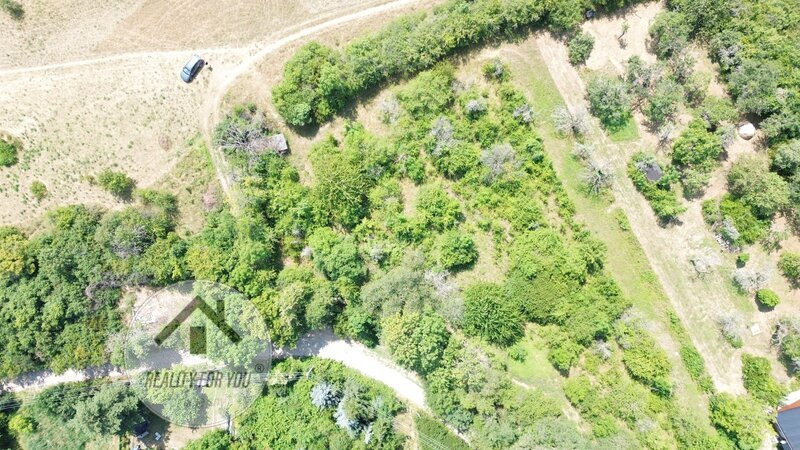 Pronájem velké zahrady  v Praze – Troji  - 1 200 m² | Jedinečný pozemek s velkým potenciálem