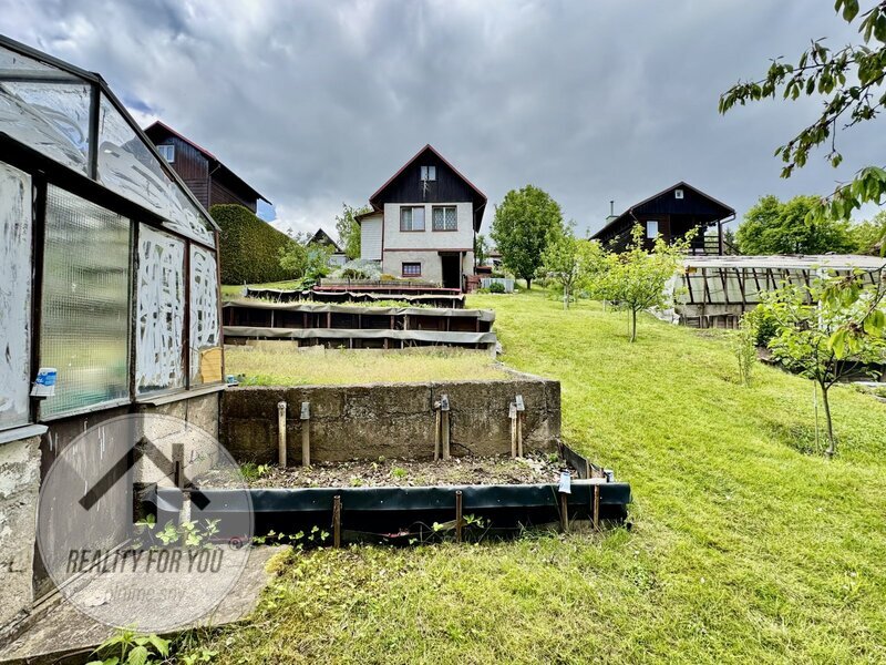 Podnájem krásné zahrádky s chatkou v obci Bítouchov u Semil